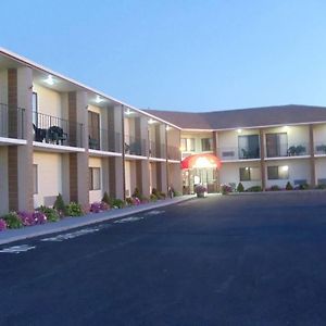 Red Roof Inn & Suites Newport - Middletown, Ri